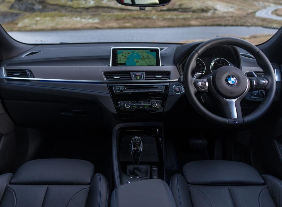 Торпедо BMW X2 xDrive20d M Sport (F39) 2018 года  (UK) (фото 16 из 40)